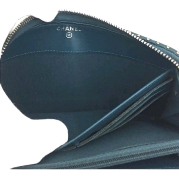 CHANEL Rare 2018 Metiers d’Art 2018 Turquoise Chevron Zipped Wallet - Picture 9 of 16